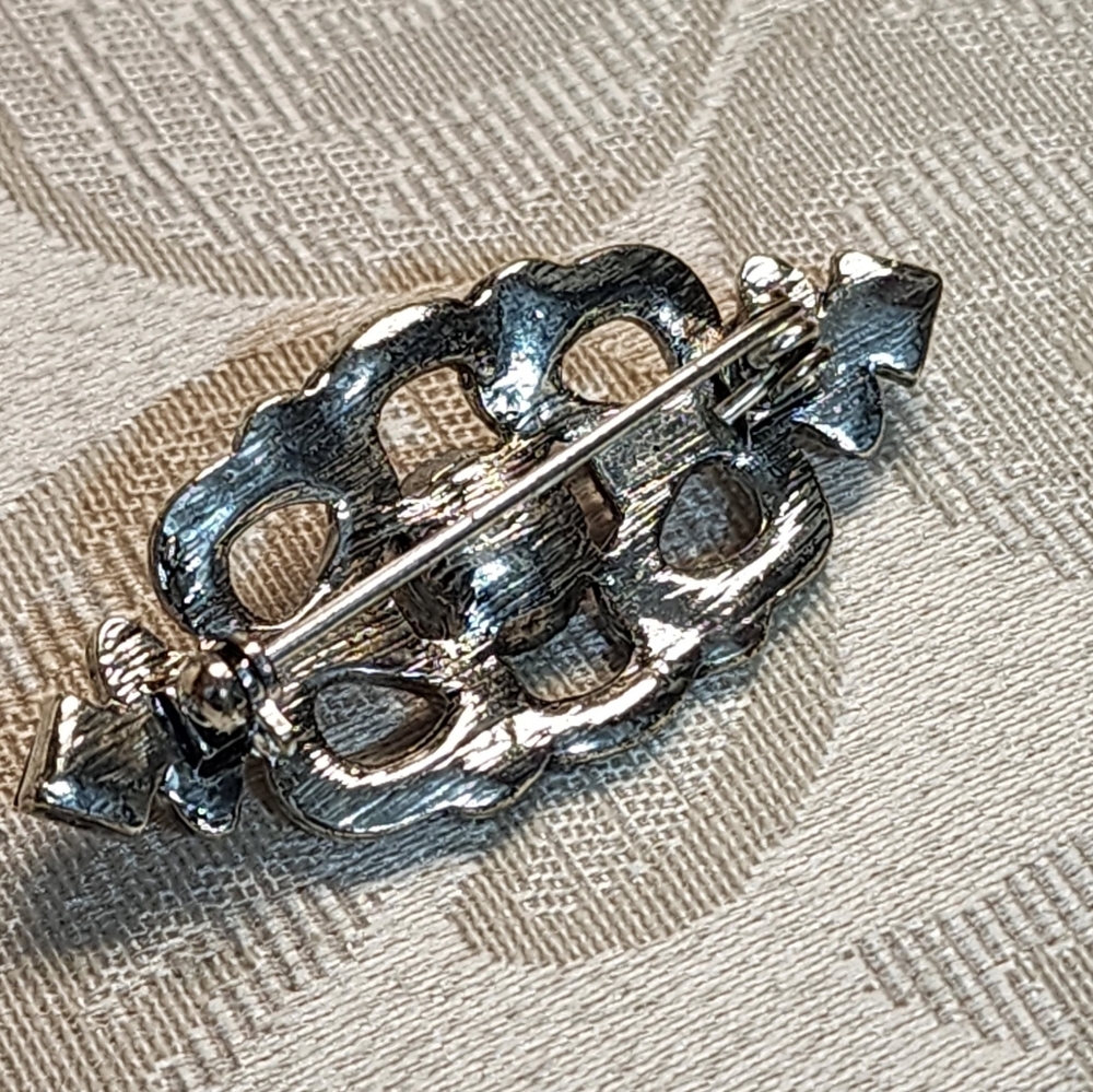 Vintage Late 70's Silver Tone Crystals Red Ruby Crystal Victorian Style Brooch - Picture 4 of 5